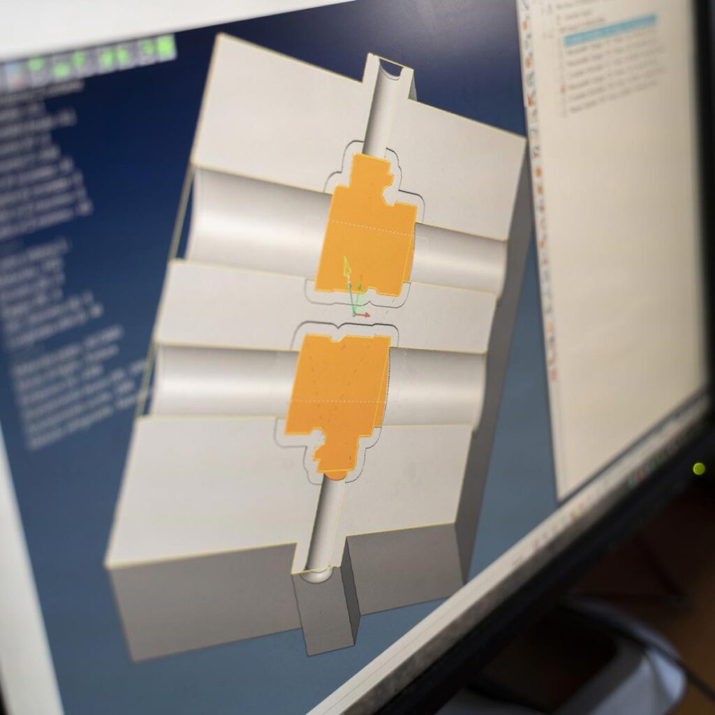 Postazione CAD/CAM per realizzazione stampi e matrici di sbavatura a Brescia | Fagoni S.r.l.
