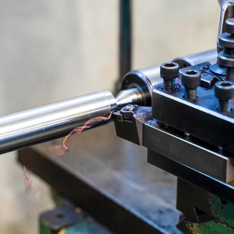 Tornio a controllo manuale per realizzazione stampi e matrici di sbavatura a Brescia | Fagoni S.r.l.