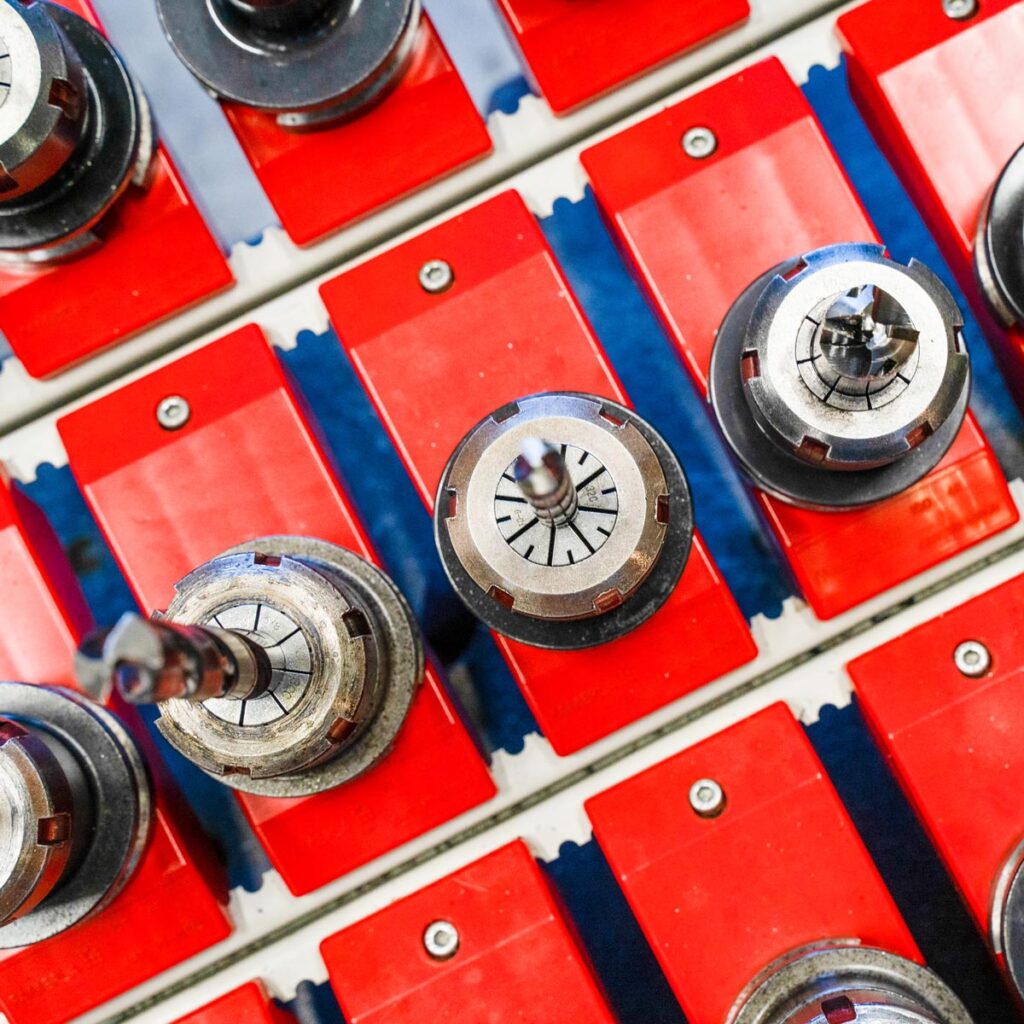 Trapano a colonna per realizzazione stampi e matrici di sbavatura a Brescia | Fagoni S.r.l.